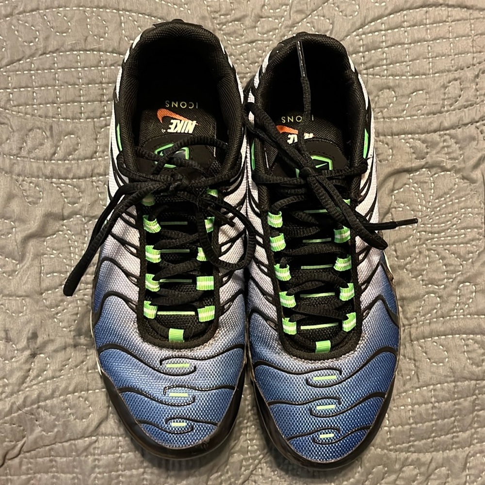 NIKE Air Icons Size 6Y Black/White/Blue/Green